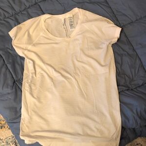 Lululemon Athletica Cream Short Sleeve Tee